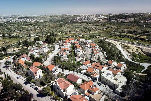 Settlement project expands; occupation architecture develops